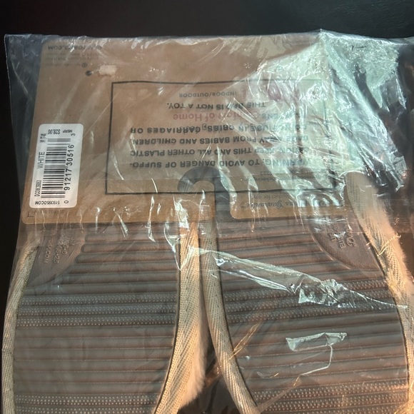 Bride To Be fur slippers - Picture 6 of 6